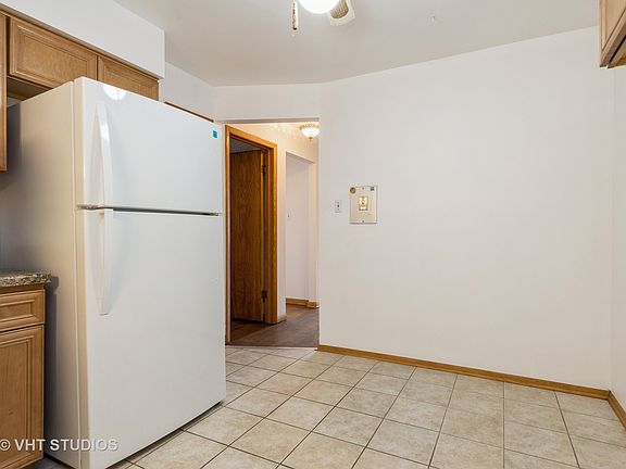 5th image of 3009 N Paris Ave #203