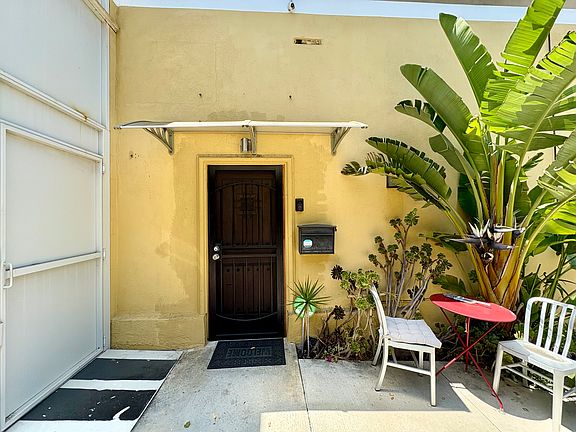 2nd image of 19961 Ventura Blvd Suite A