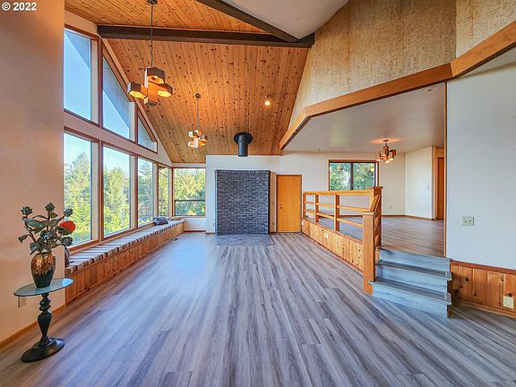 2nd image of 63385 Crestwood Dr