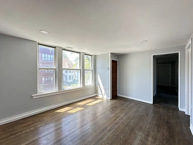 2704 E 77th St #3 — Photo 10