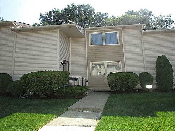 2nd image of 500 E Greenwich Ave APT 127