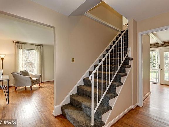 3rd image of 2193 Canterbury Way