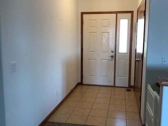 3rd image of 1416 Meadowbrooke Ln