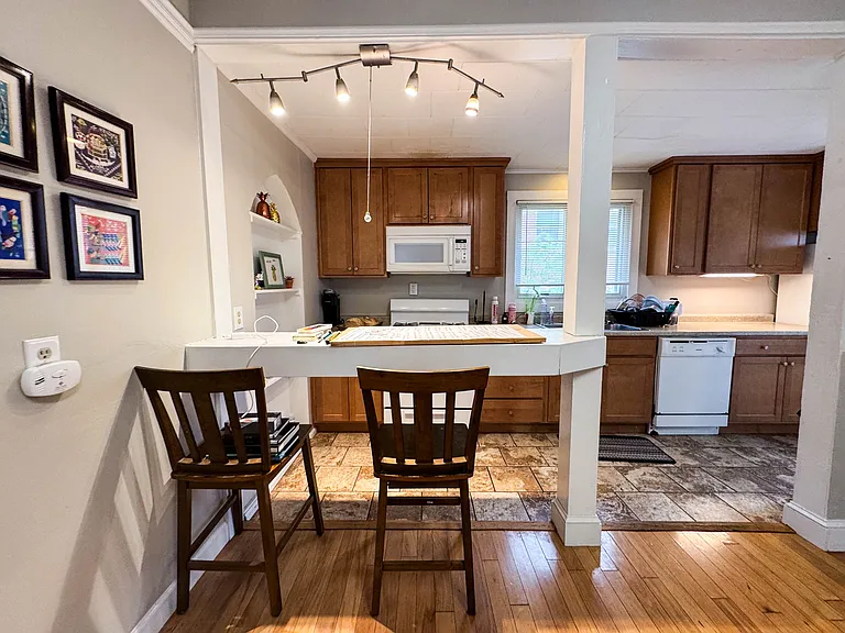 202 Lake St #1 — Photo 7