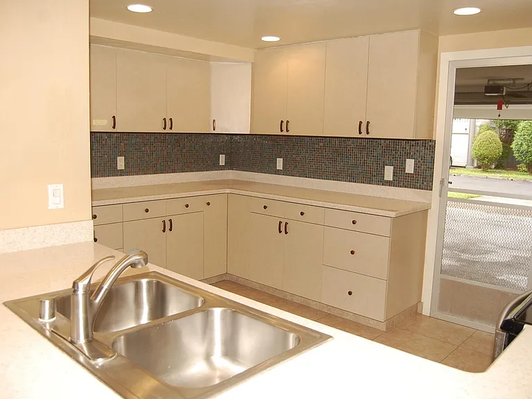 559 Keolu Dr — Photo 10
