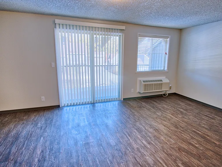 1302 NW Knoxville Blvd #203 — Photo 6