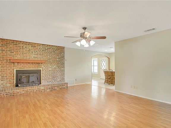 5th image of 308 Texoma Dr