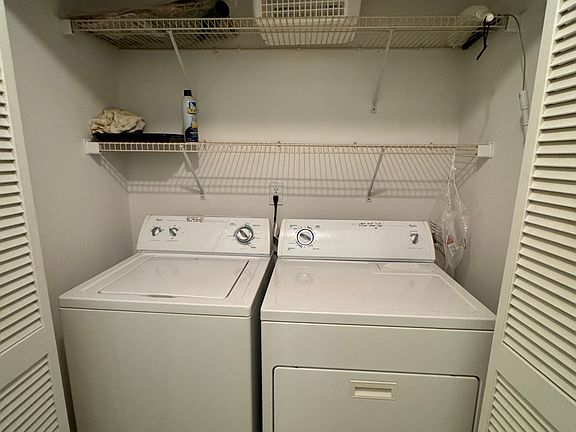 5th image of 202 Oak Cir N