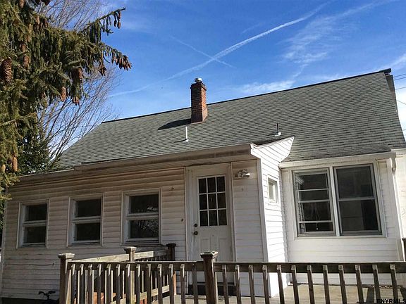 3rd image of 483 Maple Ave