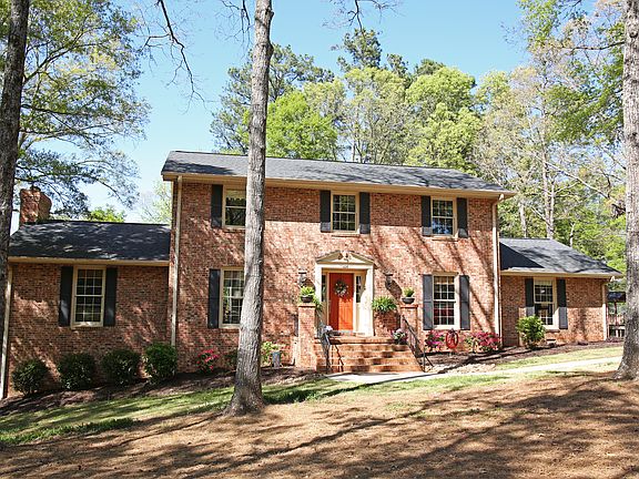 Large lots afford privacy