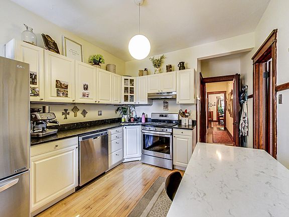 5th image of 3760 N Wayne Ave #1