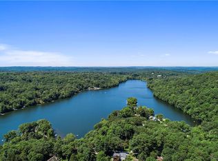 1 Old Pond Rd, South Salem, NY 10590