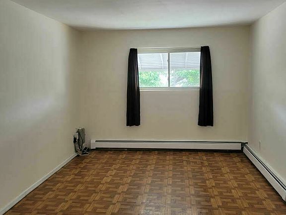 2nd image of 389 Gower St Floor 1