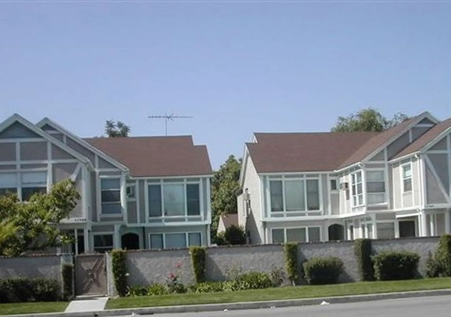 Moorpark Apartments — Photo 2