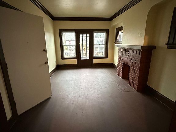 2nd image of 3622 E 149th St #4