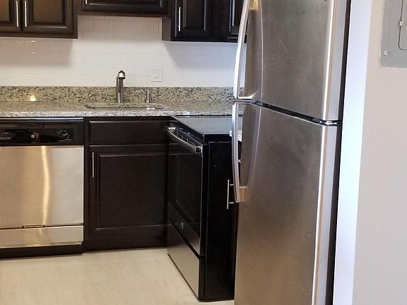 5th image of 1025 Hancock St Unit 14B