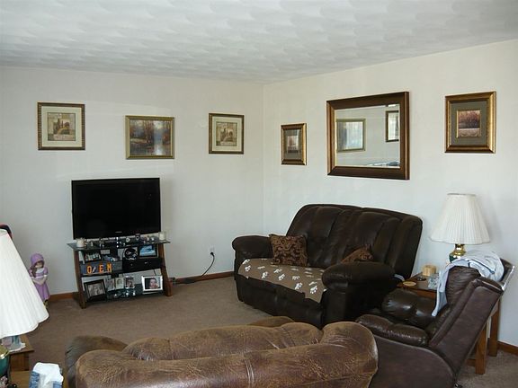 4th image of 812 Dr Clark Way