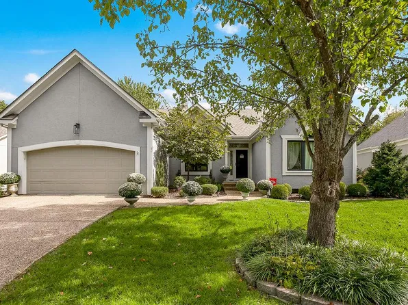 12625 Cedar St, Leawood, KS 66209