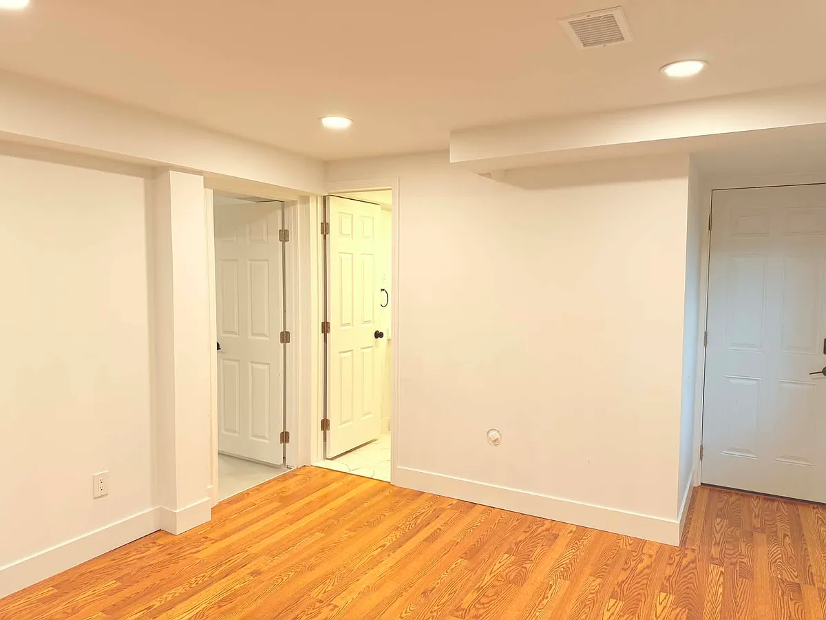 Building Photo - 4905 Springbrook Dr