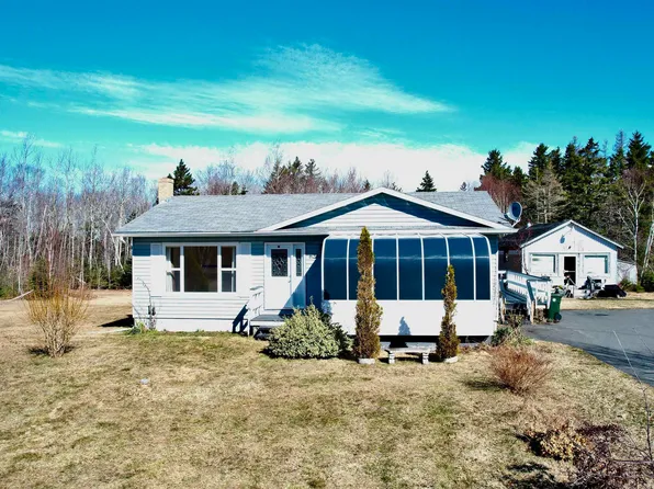 6221 Seaside Dr, Gardiner Mines, NS B1H 5K4