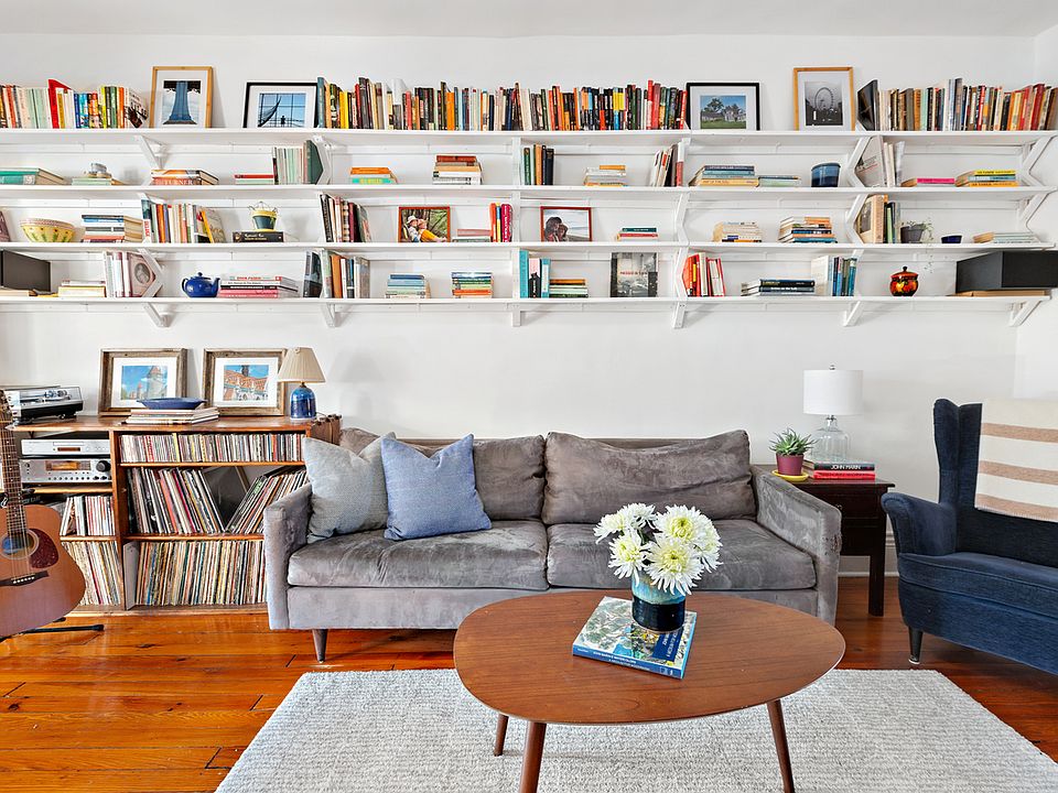 1st image of 690 De Graw St #3
