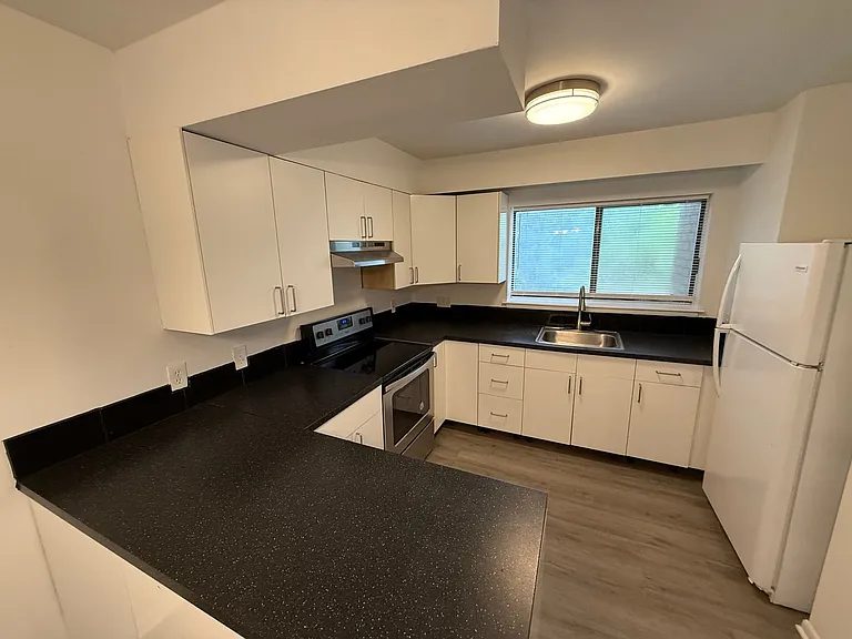 4822 Spring Lake Dr #D — Photo 3