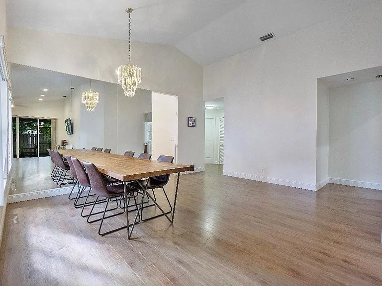 6165 NW 77th Pl — Photo 10