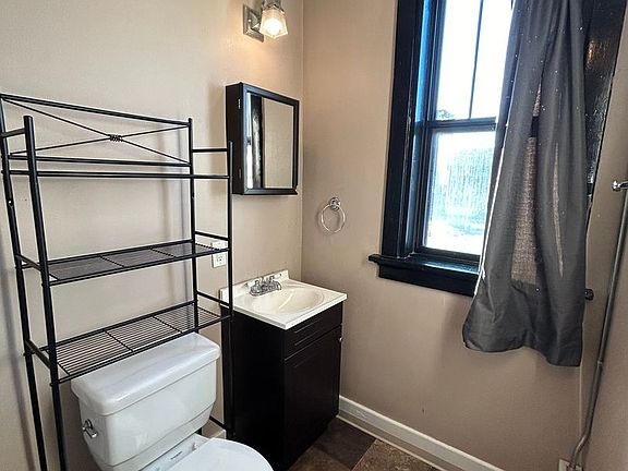 4th image of 513-15 Jackson St #3