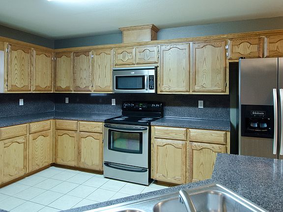 3rd image of 817 Wentz St