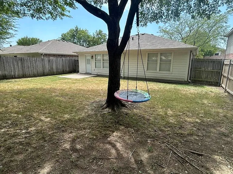 2620 Terrace Dr — Photo 16