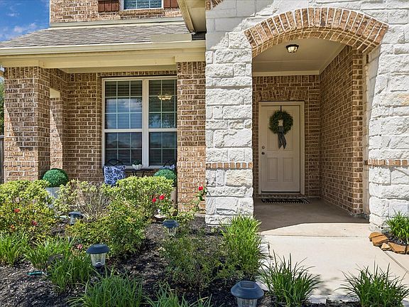 5th image of 25934 Bronze Oak Ct