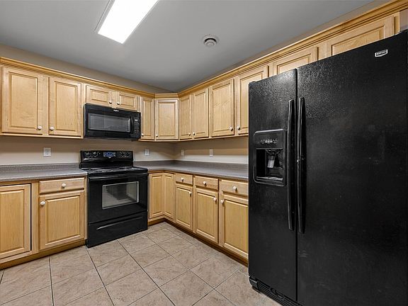 4th image of 110 Therese Ave