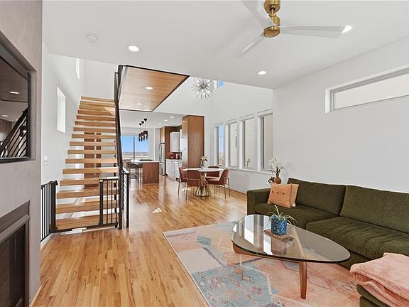 4th image of 1812 Mercier St