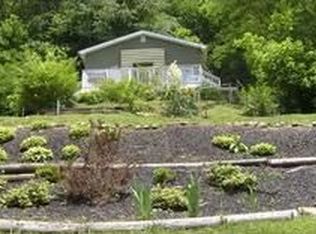 3080 Falcon Dr, Charleston, WV 25312