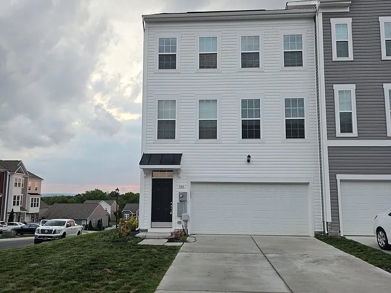 100 Stafford Pl — Photo 1