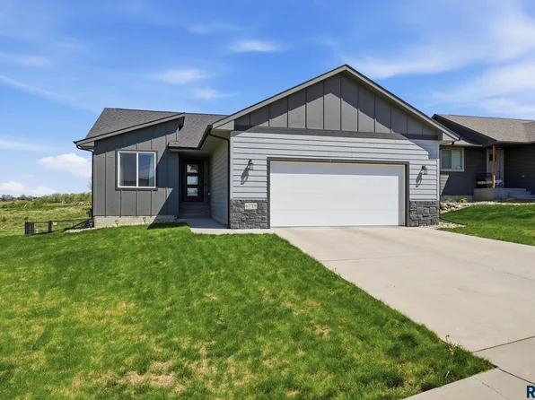 6729 W Viola Ct, Sioux Falls, SD 57106