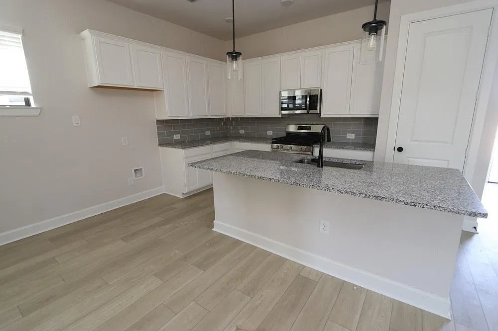 3 bed, 2.5 bath, $2,700 — Photo 2