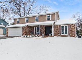 2504 Sun Valley Rd, Lisle, IL 60532