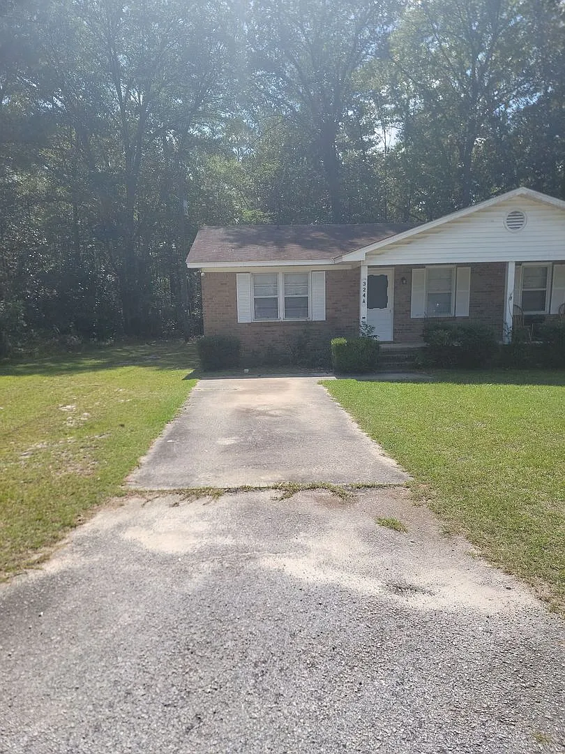 2 Bedroom 1 bath duplex right outside Batesburg-Leesville — Photo 2