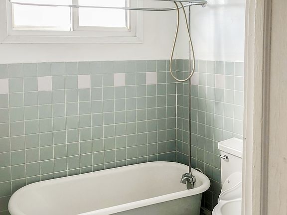 4th image of 3244 N Lakewood Ave APT 3