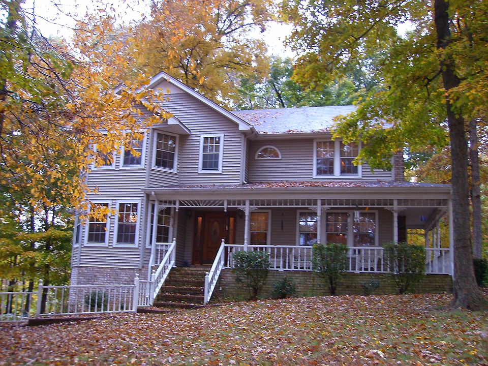 2nd image of 402 Martin Ln