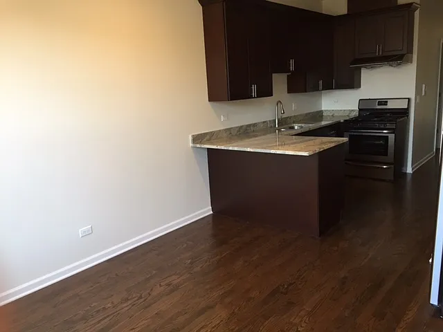 4 bed, 1200 sqft, $875 — Photo 2