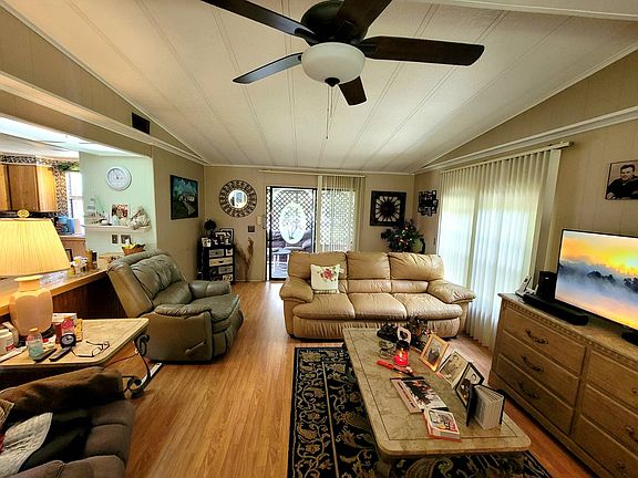 5th image of 327 Wentworth Ct
