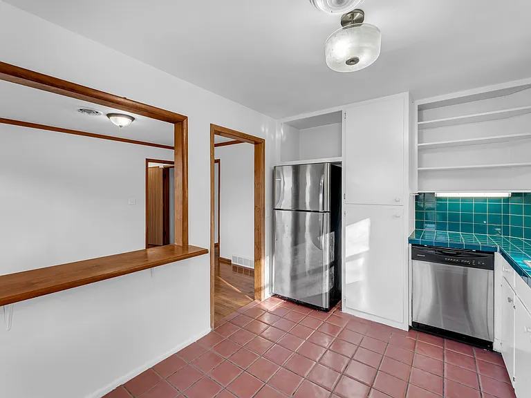 515 W Holly St — Photo 12