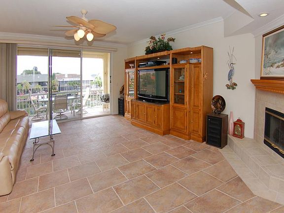 4th image of 1065 Pinellas Bayway S