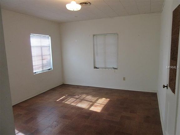 4th image of 2704 Cambridge Ave