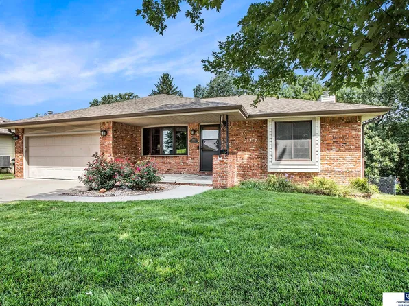 5910 Robin Ct, Lincoln, NE 68516