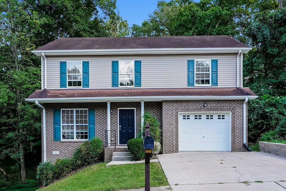 3 bed, 2.5 bath, 1565 sqft, $2,415 — Photo 1