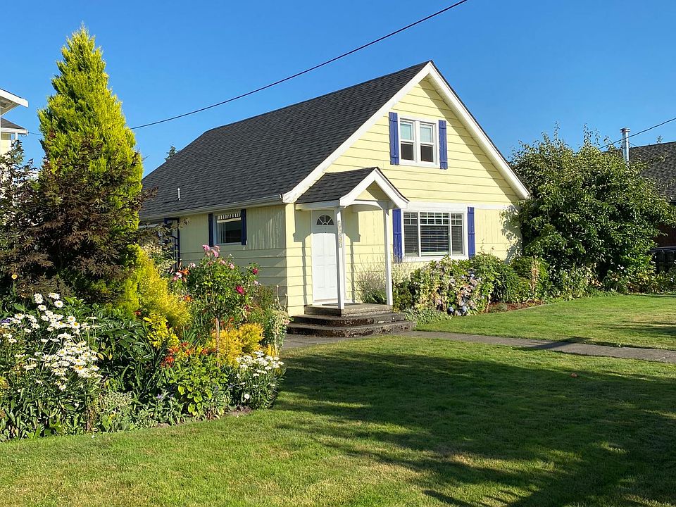 Lovely area in Enumclaw WA House looks small from street but it_s 2000 sq ft 3 bedrooms 3 baths with large family room, large front room and large kitchen 253-886-2414 TWYLA