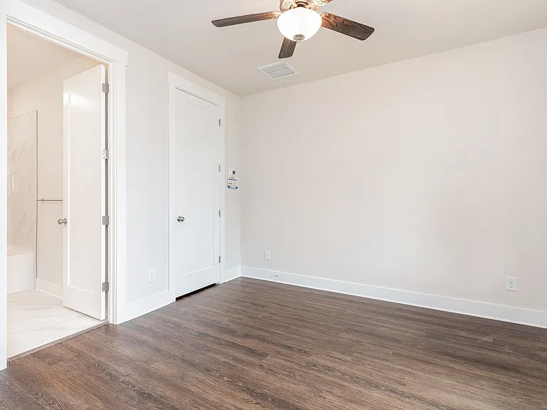 212 Mattoon St — Photo 8